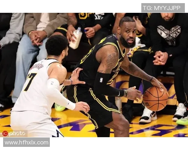 湖人主场击败国王，詹姆斯再度砍下三双，传奇再续